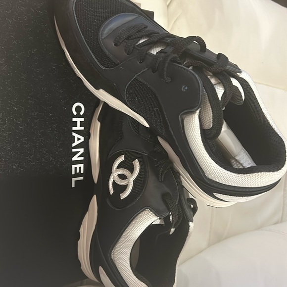 Chanel Sneekers - Picture 1 of 6